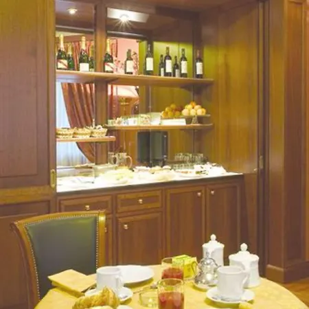 Maxim Hotel 4*