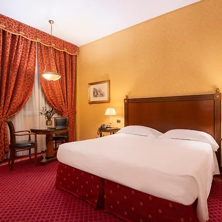 Maxim Hotel