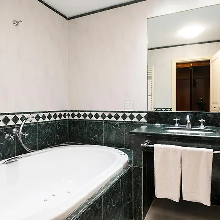Maxim Hotel 4*
