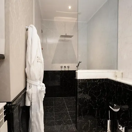 Maxim Hotel 4*