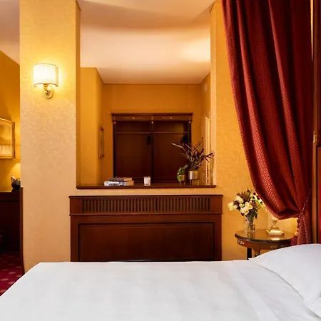 Maxim Hotel