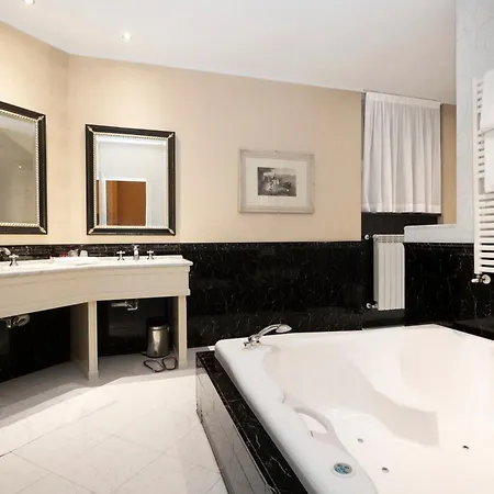 Maxim Hotel 4*