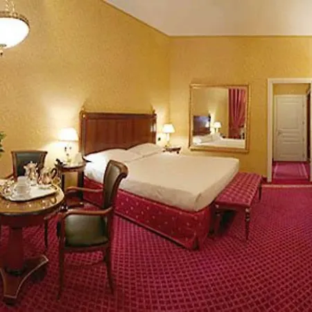Maxim Hotel 4*