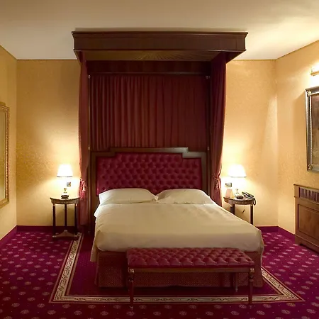 Maxim Hotel 4*